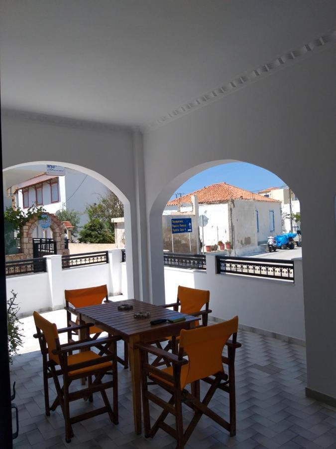 Gialos Rooms 엘라포니소스 외부 사진