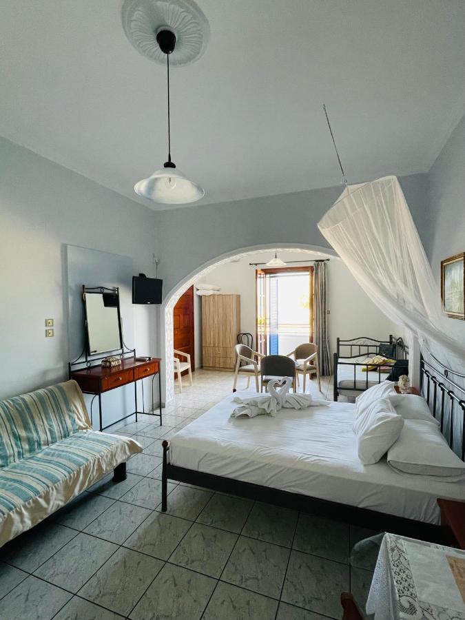 Gialos Rooms 엘라포니소스 외부 사진